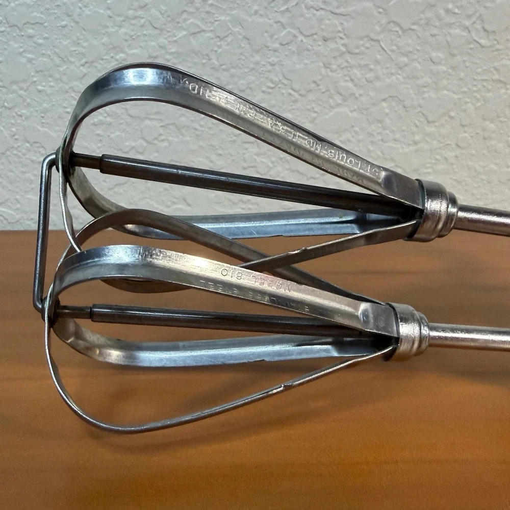 Vintage Dazey Model 810 Hand Crank Egg Beater Yellow Handle St Louis MO Stainles
